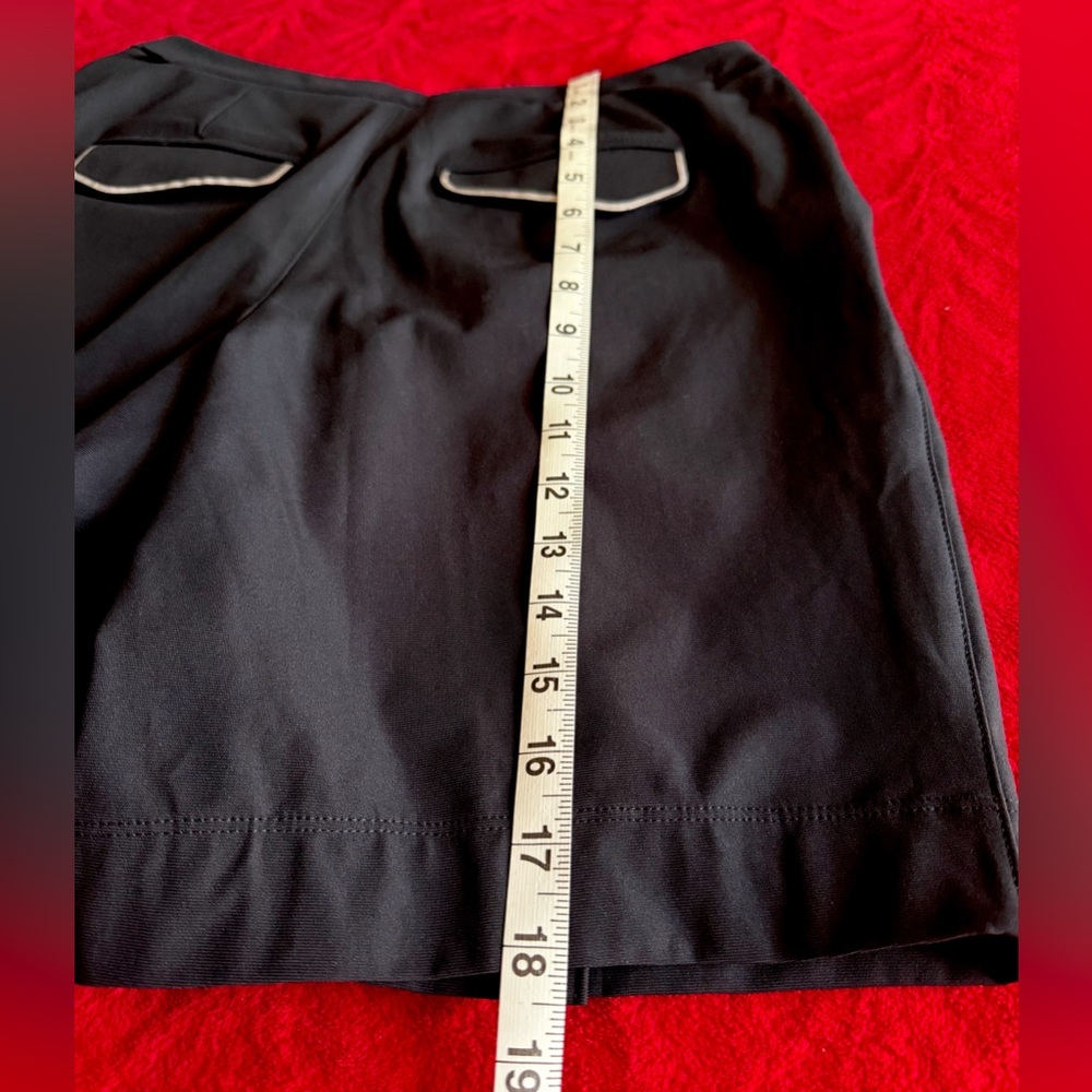 NWT Lululemon Size 6 Black Dress shorts Cute & Flattering Measurements in pics 🍋 - Picture 9 of 17